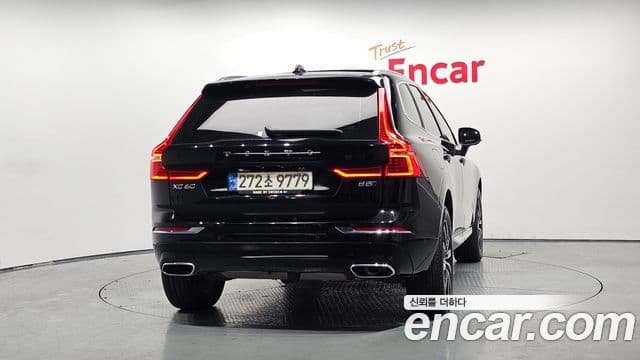 Volvo XC60 2021 — Şəkil 4/20