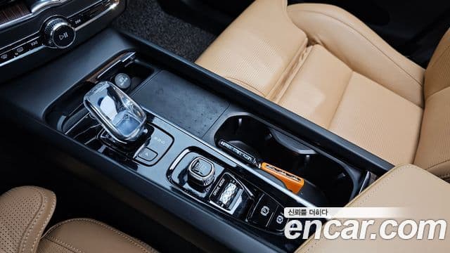 Volvo XC60 2021 — Şəkil 9/20
