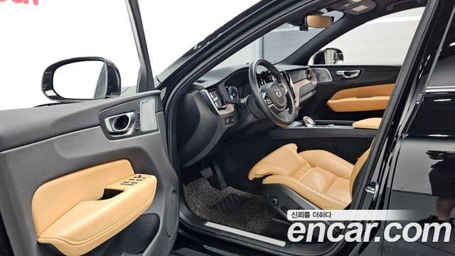 Volvo XC60 2021 — Şəkil 10/20