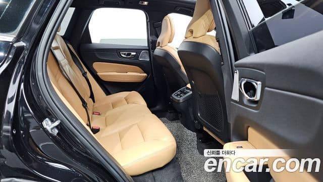 Volvo XC60 2021 — Şəkil 12/20
