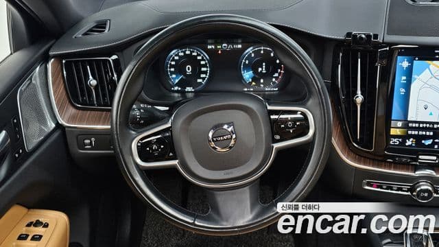 Volvo XC60 2021 — Şəkil 13/20