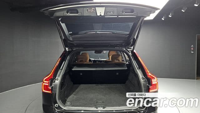 Volvo XC60 2021 — Şəkil 20/20
