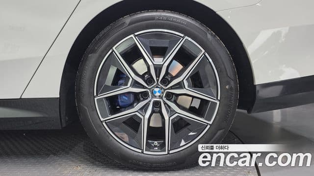 BMW 5 Series 2025 — Photo 9/34