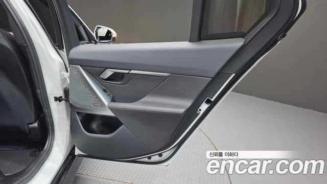 BMW 5 Series 2025 — Photo 32/34