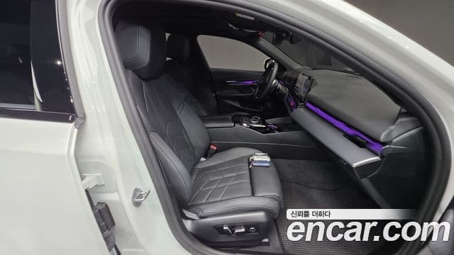 BMW 5 Series 2025 — Photo 29/34
