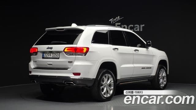 Jeep Grand Cherokee 2021 — Фото 2/20