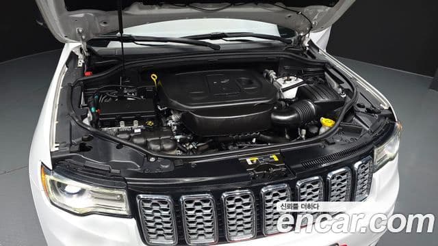 Jeep Grand Cherokee 2021 — Фото 6/20