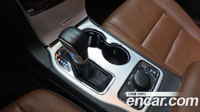 Jeep Grand Cherokee 2021 — Фото 9/20