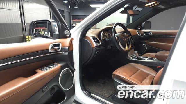 Jeep Grand Cherokee 2021 — Фото 10/20