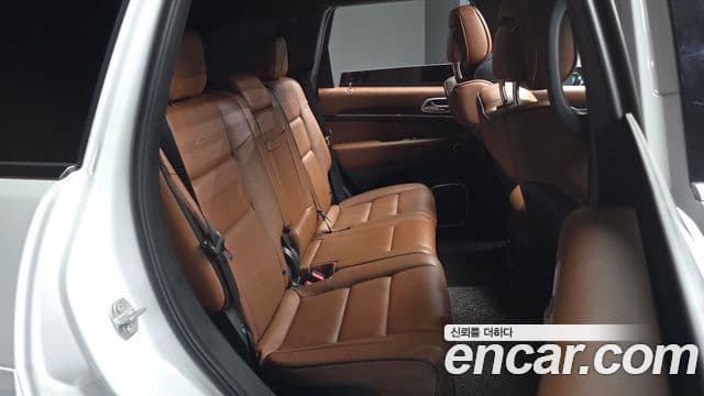 Jeep Grand Cherokee 2021 — Фото 12/20