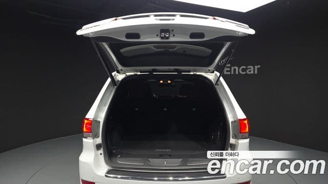 Jeep Grand Cherokee 2021 — Фото 20/20