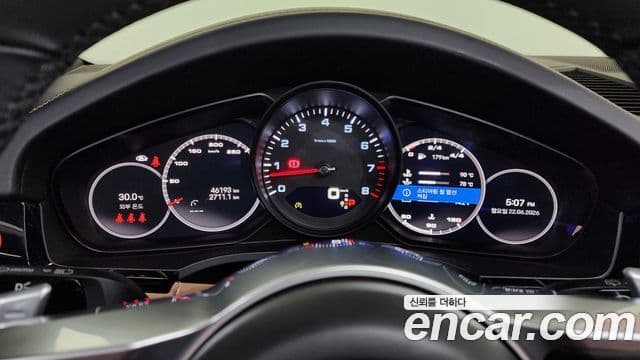 Porsche Cayenne 2022 — Photo 8/20
