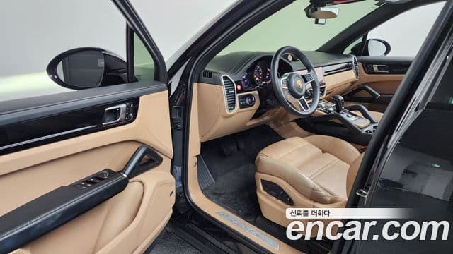 Porsche Cayenne 2022 — Photo 2/20