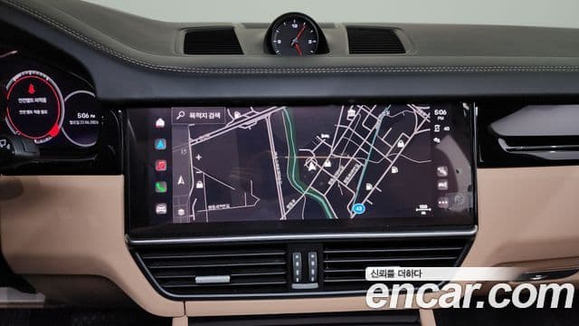 Porsche Cayenne 2022 — Photo 19/20