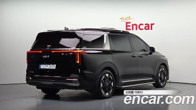 Kia Carnival 2024 — фото 2 из 20