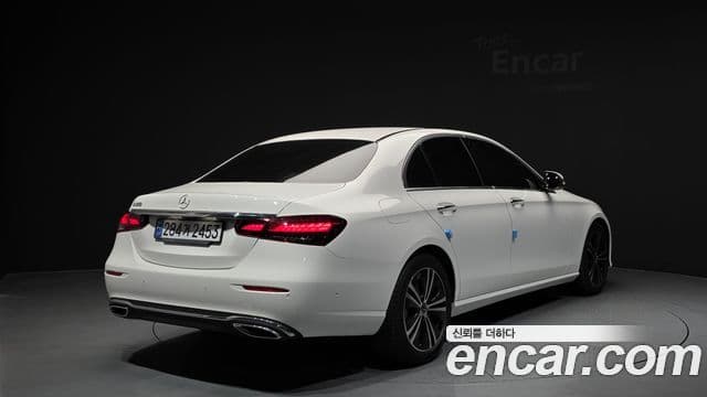 Mercedes-Benz E-Class 2022 — ფოტო 2/20