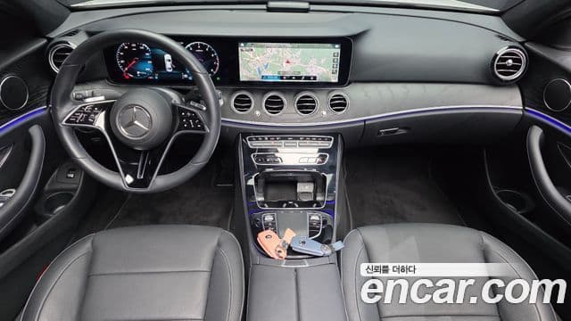 Mercedes-Benz E-Class 2022 — ფოტო 7/20