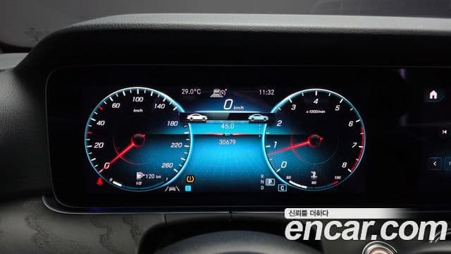 Mercedes-Benz E-Class 2022 — ფოტო 8/20