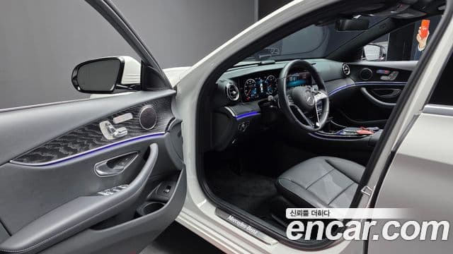 Mercedes-Benz E-Class 2022 — ფოტო 10/20