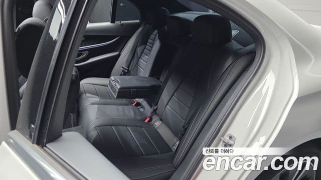 Mercedes-Benz E-Class 2022 — ფოტო 12/20
