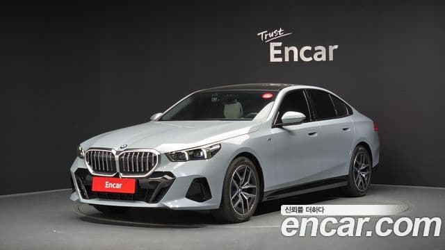 BMW 5 Series 2025 — ფოტო 1/20