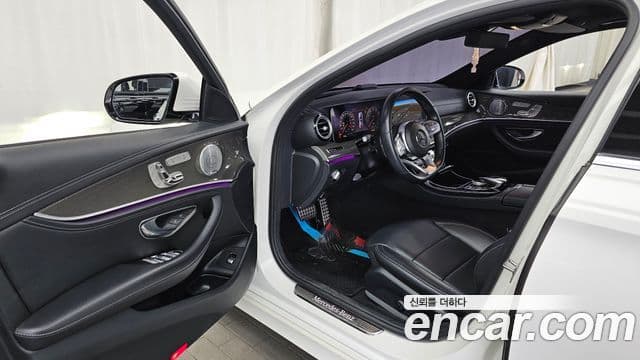 Mercedes-Benz E-Class 2019 — ფოტო 9/20