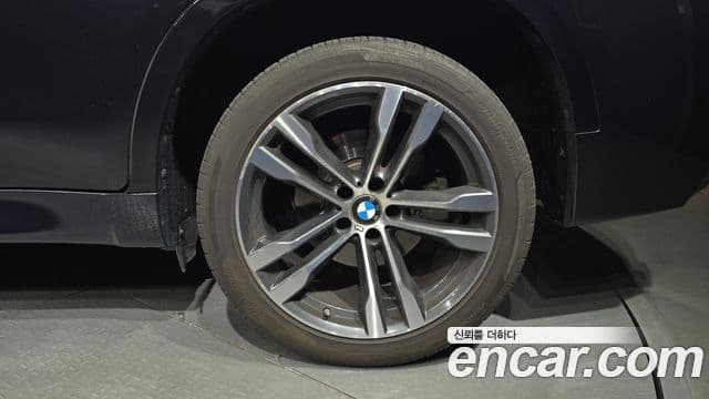BMW X6 2018 — Photo 28/33