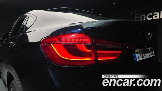 BMW X6 2018 — Photo 26/33