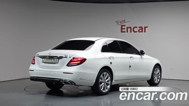 Mercedes-Benz E-Class 2020 — Фото 2/20