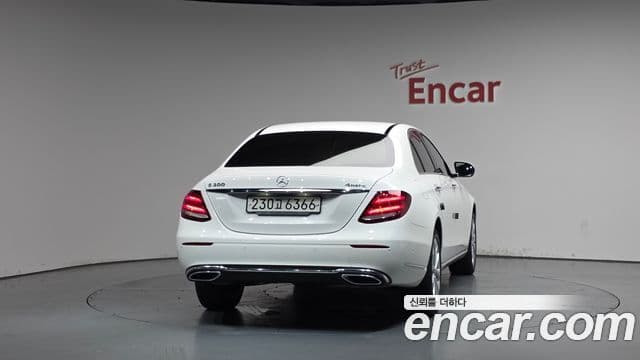 Mercedes-Benz E-Class 2020 — Фото 4/20
