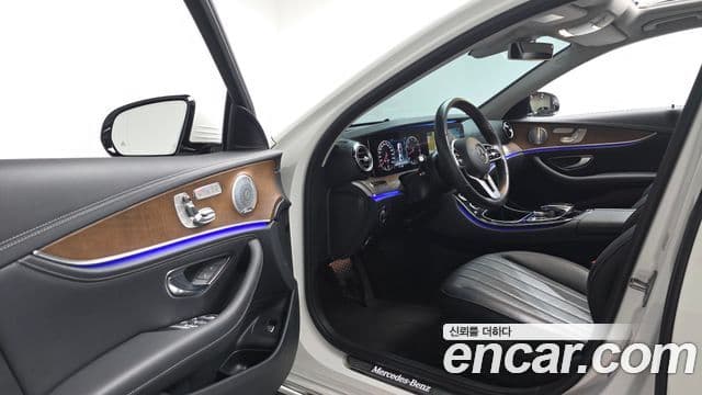 Mercedes-Benz E-Class 2020 — Фото 10/20