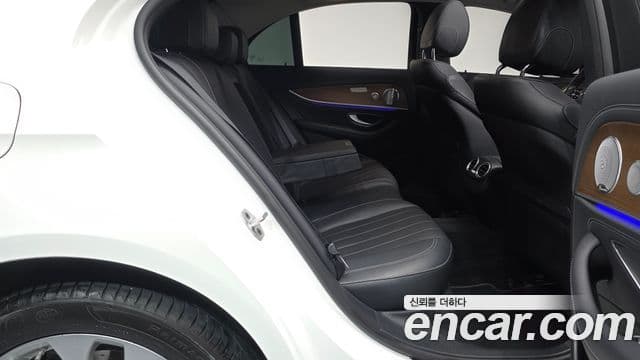 Mercedes-Benz E-Class 2020 — Фото 11/20