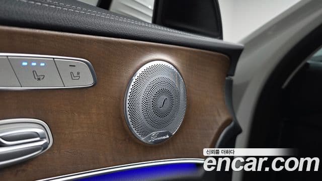 Mercedes-Benz E-Class 2020 — Фото 17/20