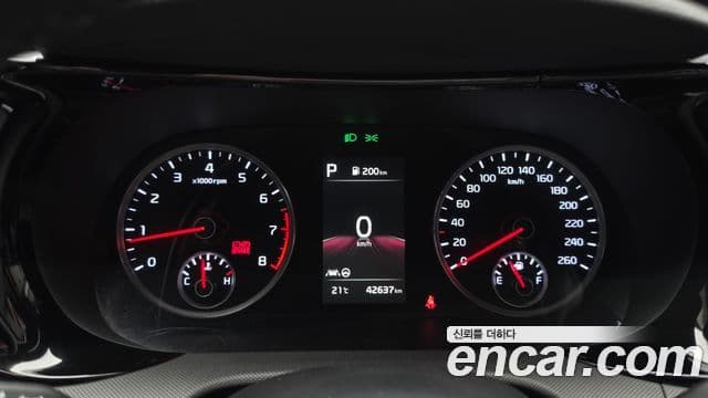 Kia K5 2022 — ფოტო 8/20