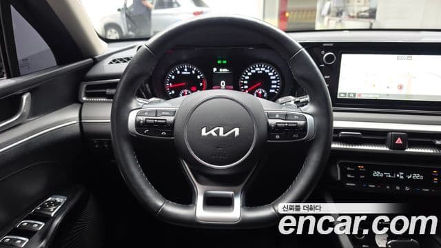 Kia K5 2022 — ფოტო 13/20