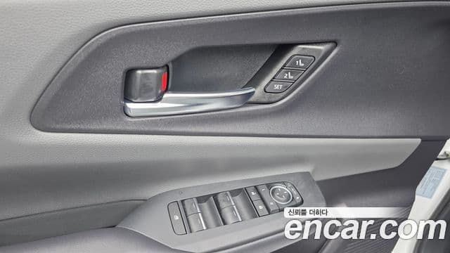 Toyota Prius 2025 — Photo 2/31