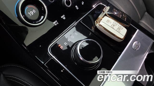 Land Rover Range Rover Velar 2019 — Şəkil 9/20