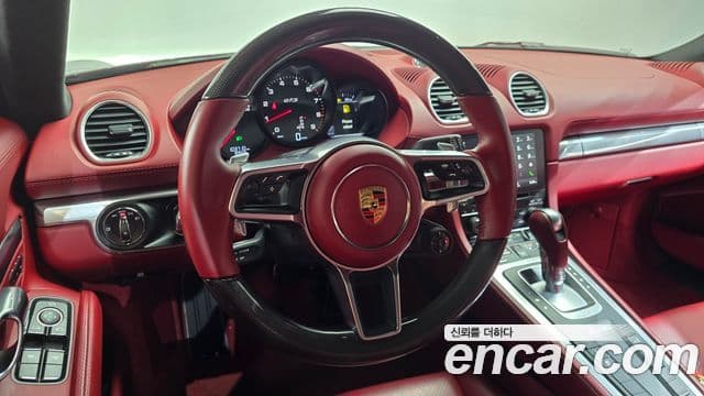 Porsche 718 Cayman 2021 — Photo 29/30