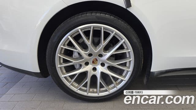 Porsche Panamera 2018 — ფოტო 5/20