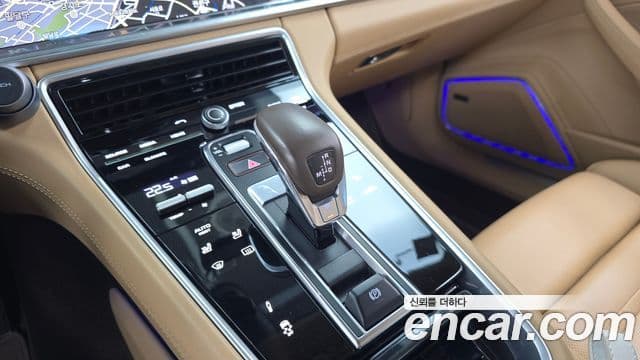 Porsche Panamera 2018 — ფოტო 9/20