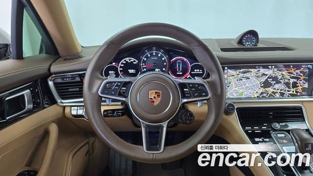Porsche Panamera 2018 — ფოტო 13/20