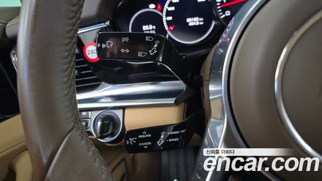 Porsche Panamera 2018 — ფოტო 18/20