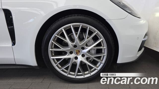 Porsche Panamera 2018 — Photo 17/31
