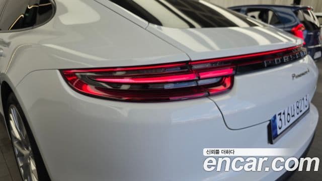 Porsche Panamera 2018 — Photo 16/31