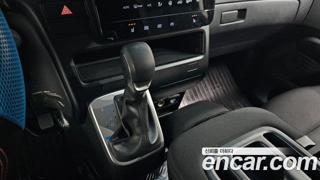 Hyundai Staria 2024 — ფოტო 9/20