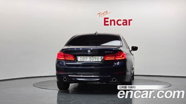 BMW 5 Series 2019 — ფოტო 4/20