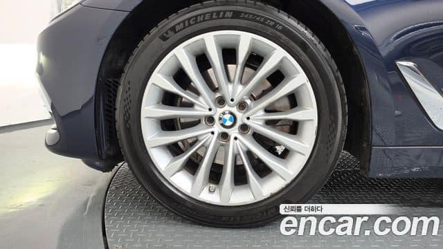 BMW 5 Series 2019 — Şəkil 5/20