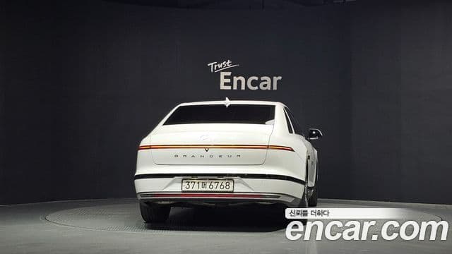 Hyundai Grandeur 2023 — ფოტო 4/20