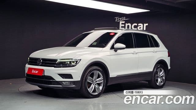 Volkswagen Tiguan 2018 — ფოტო 1/20
