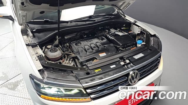 Volkswagen Tiguan 2018 — ფოტო 6/20